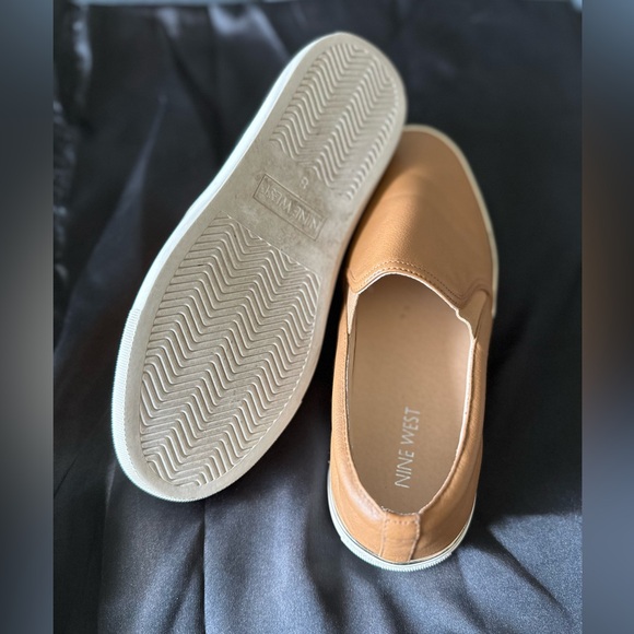 Nine West “Ready to Go” Leather Upper Slip On - Picture 3 of 7